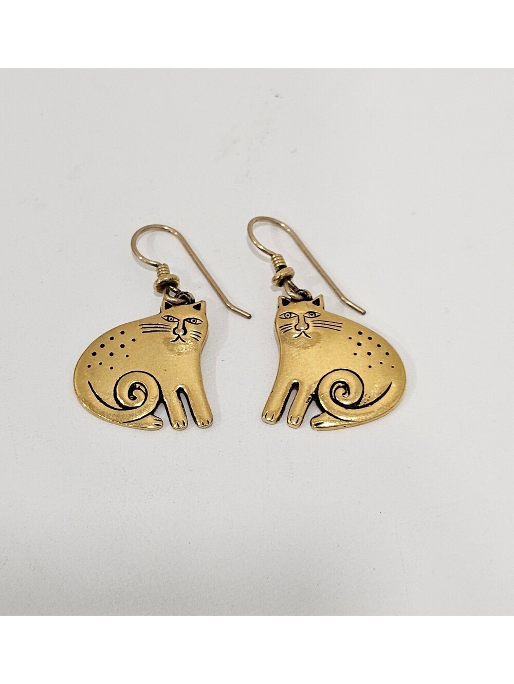 Vintage Laurel Burch Gold Tone Sitting Cat Dangle Earrings Signed Pierced